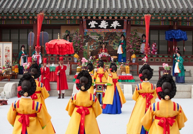 Lễ hội Văn hóa Hwaseong Suwon với đoàn diễu hành truyền thống