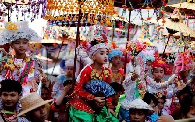 Tham gia lễ hội Poy Sang Long