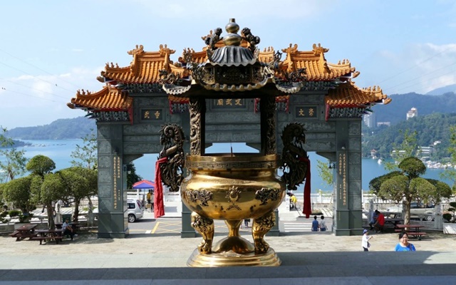 Miếu Văn Võ với kiến trúc cổ kính