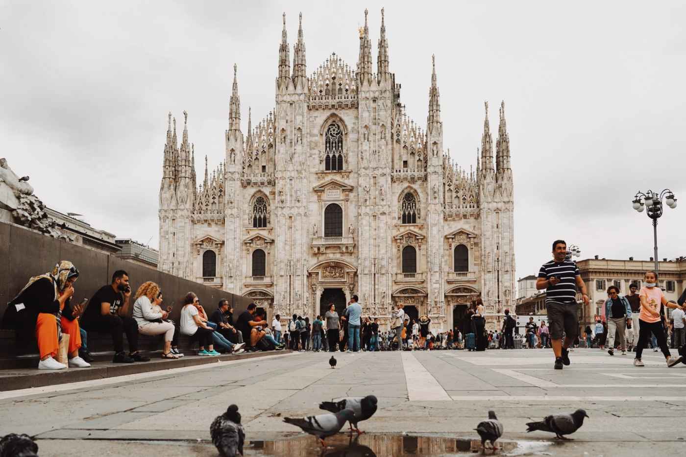 Nhà thờ Duomo di Milano tráng lệ ở Milan