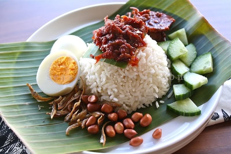 Nasi Campur mang đến sự đa dạng trong lựa chọn món ăn kèm