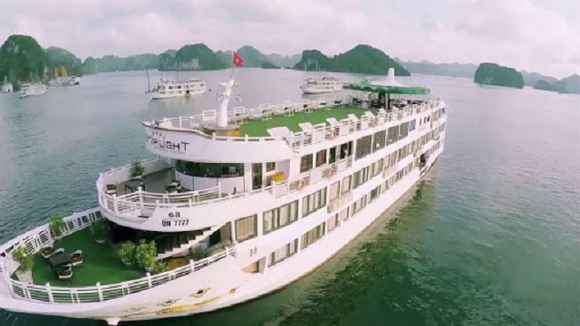 Du thuyền Star Light sang trọng hiện đại