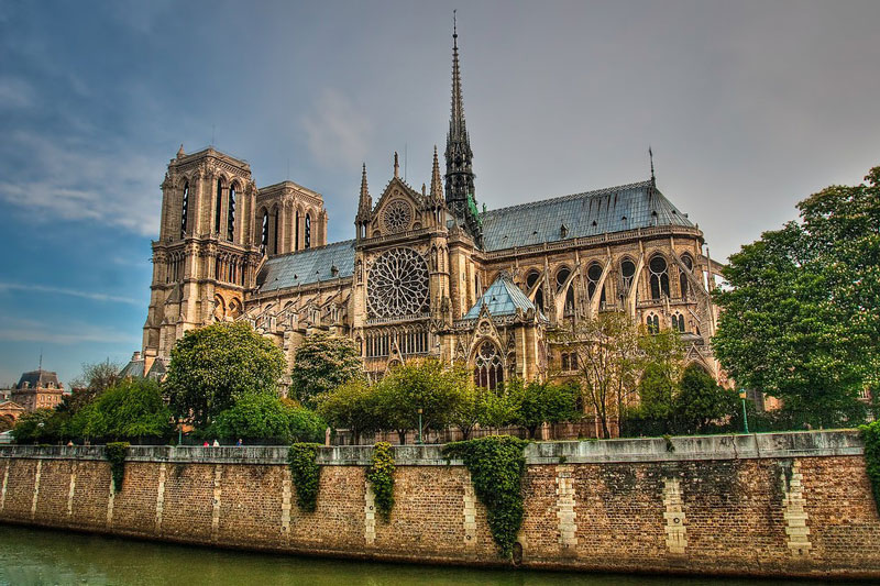 Nhà thờ Notre Dame tại Strasbourg trong tour du lịch Pháp