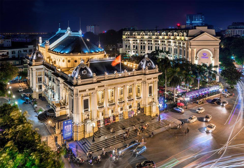 Tham quan khám phá nhà hát lớn Hà Nội khi đi vào mùa thu