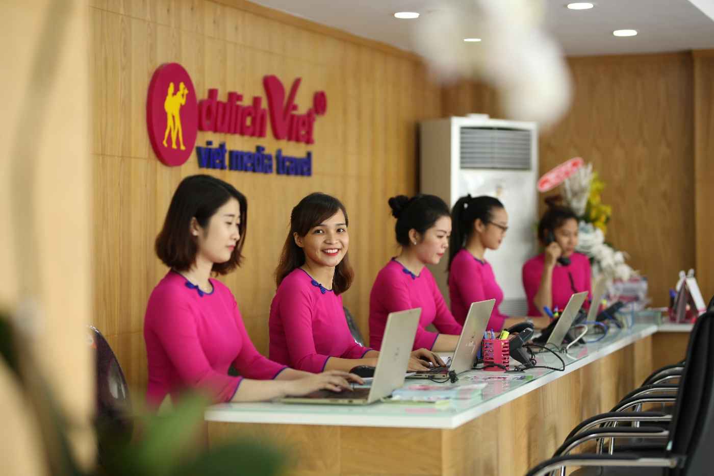 Nhân viên Du Lịch Việt
