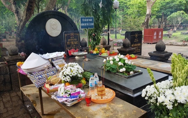 Những ngôi mộ nổi tiếng tại nghĩa trang Hàng Dương