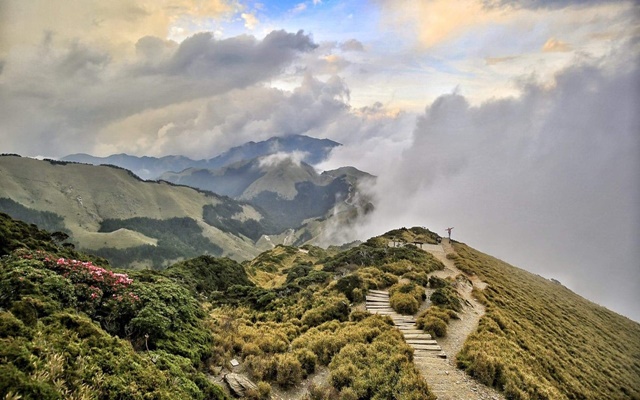 Núi Hehuanshan Đài Trung với khung cảnh hùng vĩ