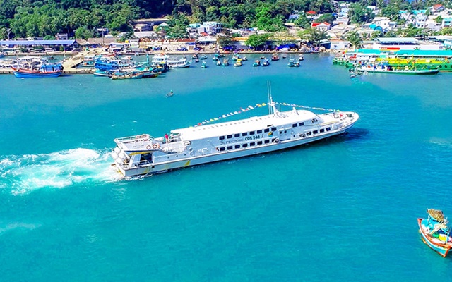Di chuyển bằng tàu Superdong