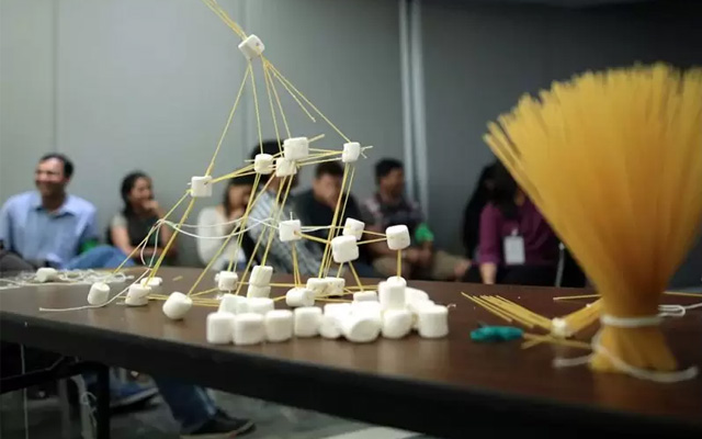 Team building trong nhà (Team building indoor)
