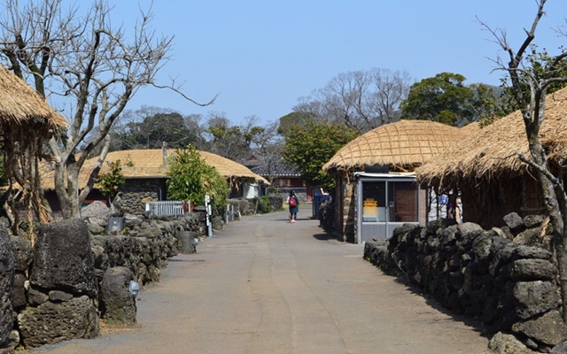 Tham quan bảo tàng thôn quê Jeju