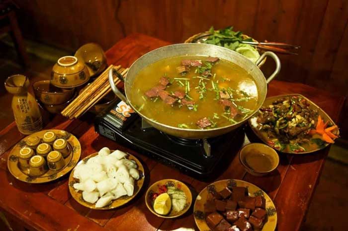 Thắng cố là món ăn truyền thống của người H'Mông