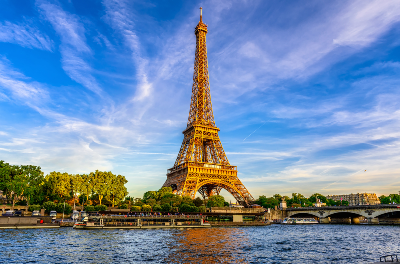 Tháp Eiffel Paris lung linh dưới ánh đèn đêm