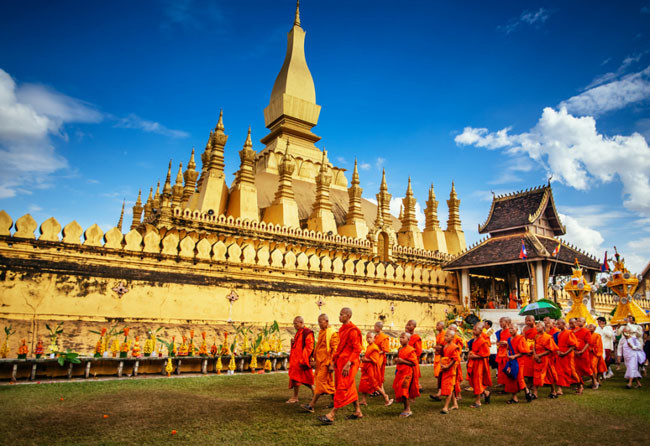 Tháp vàng Pha That Luang, biểu tượng của Viêng Chăn, Lào