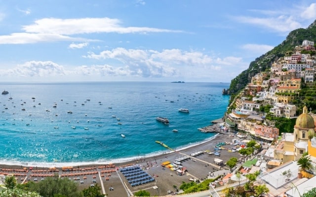 Thư giãn trên bãi biển Positano