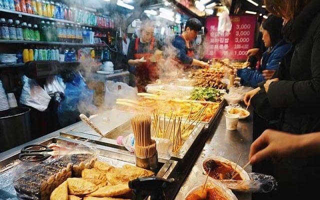 /images/bandidau/thuong-thuc-am-thuc-da-dang-tai-pho-Myeongdong-han-quoc.jpg