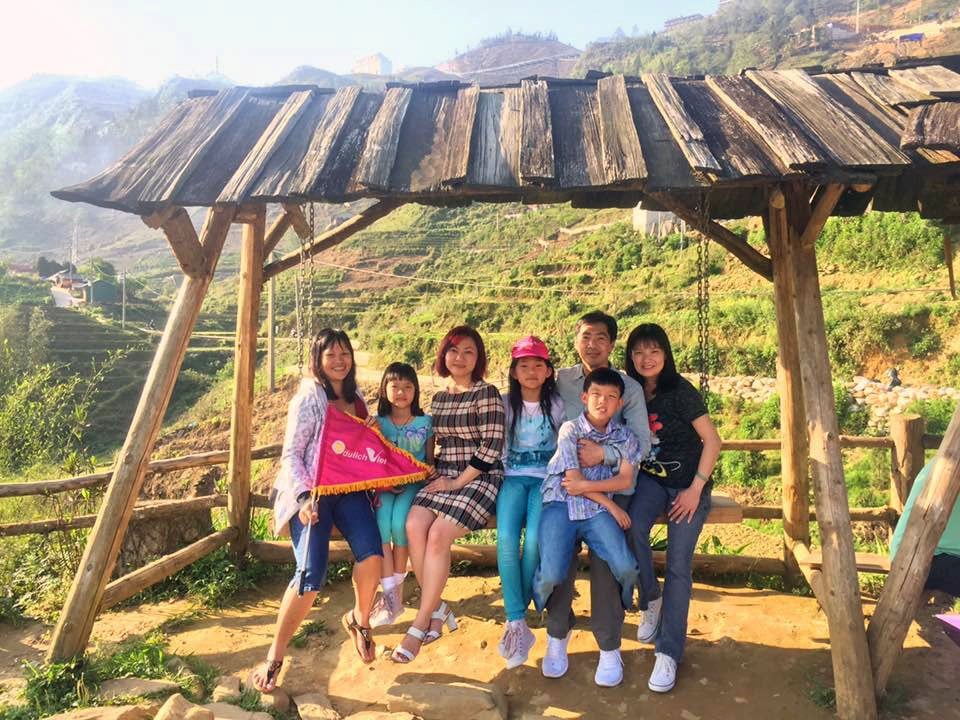 Trẻ em khám phá văn hóa địa phương trong chuyến du lịch hè
