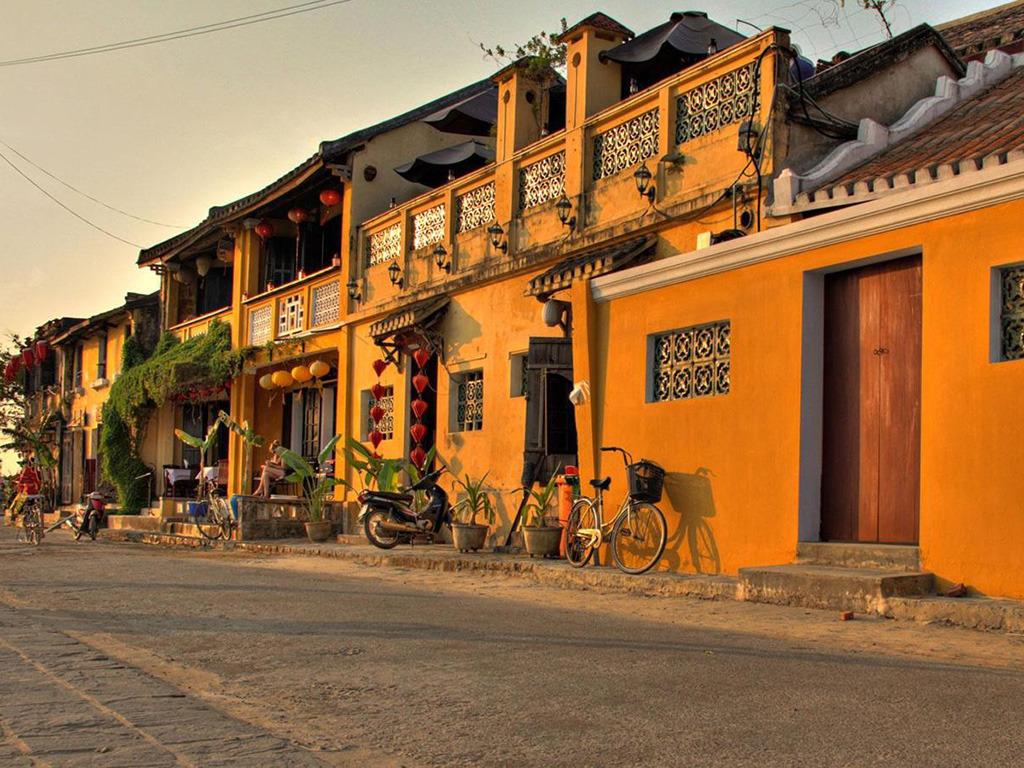 Hội An cổ kính và rêu phong