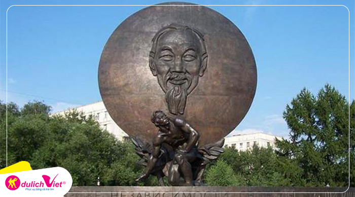 tuong-dai-ho-chi-minh-nga-du-lich-viet
