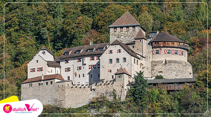 vaduz-castle-liechtenstein-du-lich-viet