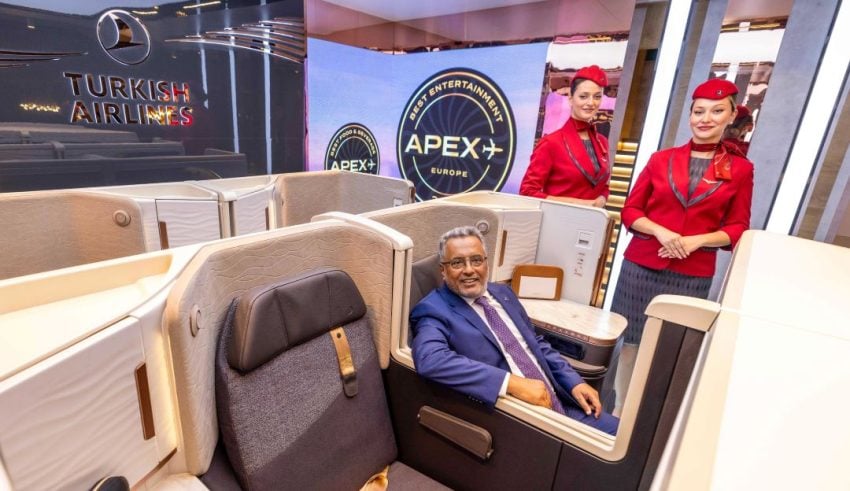Máy bay Turkish Airlines đang đậu tại sân bay