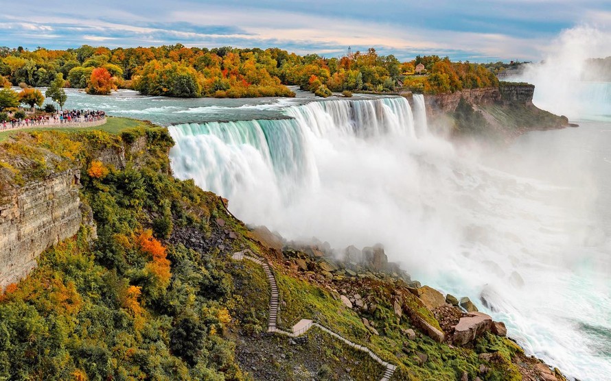 Thác Niagara trải dài qua hai quốc gia khác nhau: phía Mỹ và phía Canada